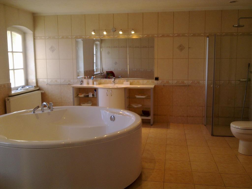 Figaro Villa Ventspils Rum bild